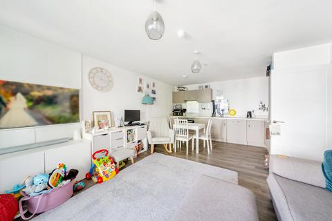 1 bedroom flat for sale, Broadley House, 8 Hewitts Way, Walton-on-Thames, KT12