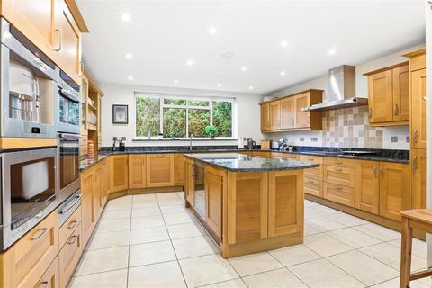 6 bedroom detached house to rent, Highfield, Banstead SM7