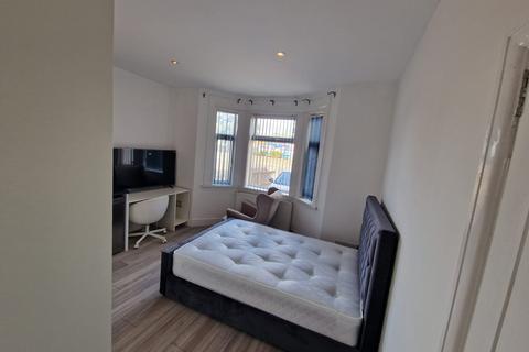1 bedroom in a house share to rent, Uxbridge Road, Hayes UB4