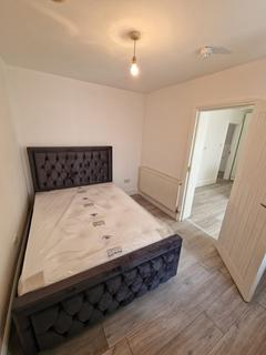 1 bedroom in a house share to rent, Uxbridge Road, Hayes UB4