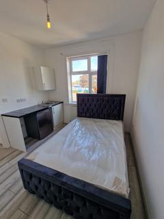 1 bedroom in a house share to rent, Uxbridge Road, Hayes UB4