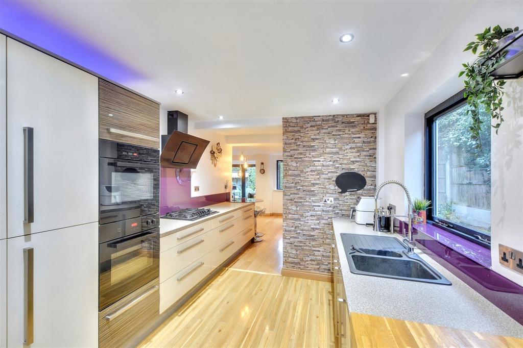 Kitchen 4.jpeg