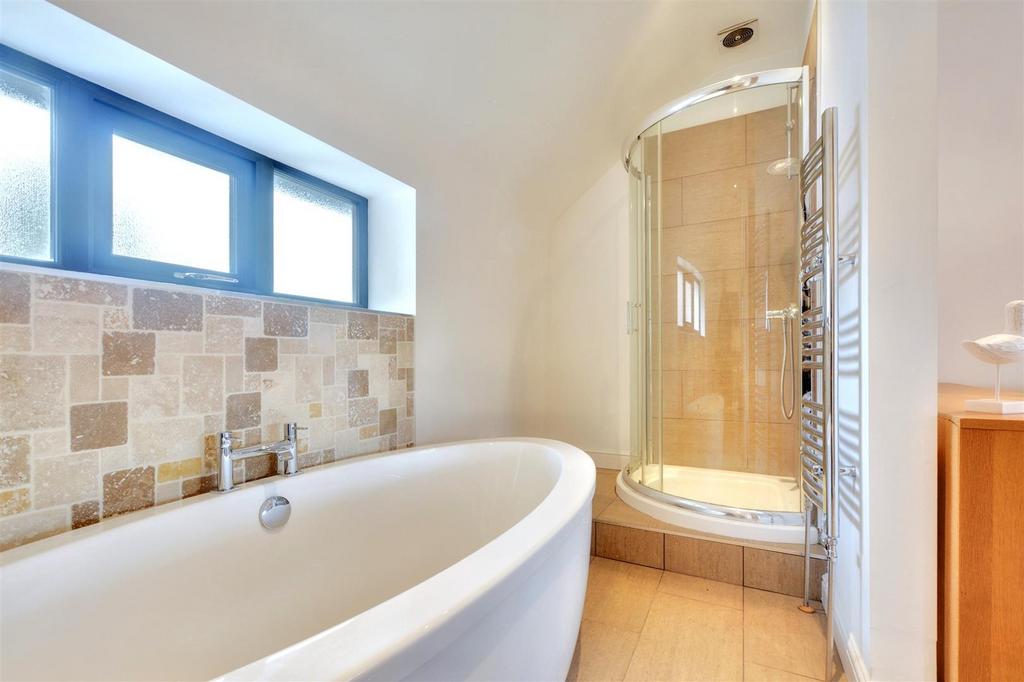 Ensuite Bed Two 2.jpeg