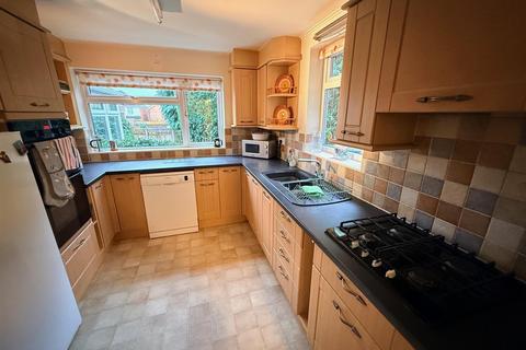 4 bedroom detached house for sale, Vicarage Road, Wollaston, Stourbridge, DY8 4NP
