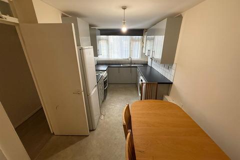 3 bedroom house to rent, Bentham Walk, London