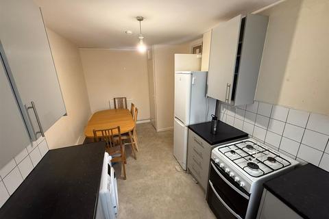 3 bedroom house to rent, Bentham Walk, London