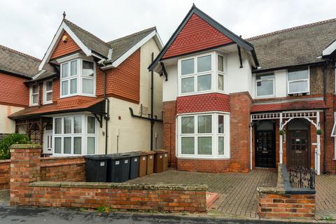 4 bedroom semi-detached house for sale, Carholme Road, Lincoln LN1