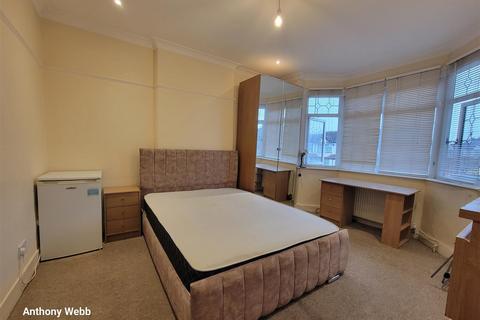 House share to rent, 40 Halstead Road, Winchmore Hill, N21