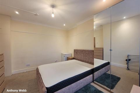 House share to rent, 40 Halstead Road, Winchmore Hill, N21