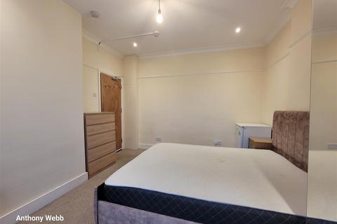 House share to rent, 40 Halstead Road, Winchmore Hill, N21