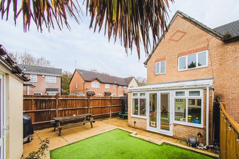 5 bedroom end of terrace house for sale, Pearce Close, Stratton, Swindon, SN2 7SW