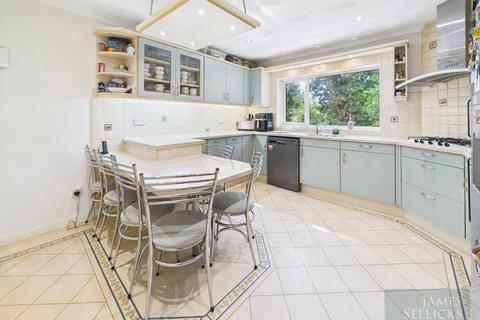 4 bedroom detached house for sale, Kingsway Road, Stoneygate, Leicester