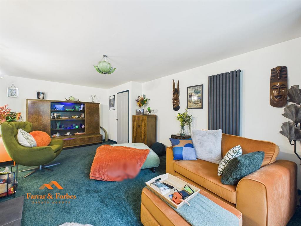 CAM03956 G0-PR0172-STILL017.jpg