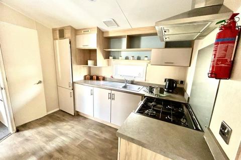 4 bedroom park home for sale, Sand le Mere Holiday Park
