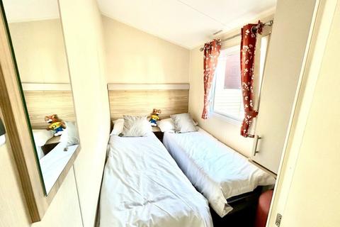 4 bedroom park home for sale, Sand le Mere Holiday Park