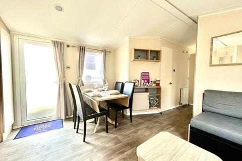 4 bedroom park home for sale, Sand le Mere Holiday Park