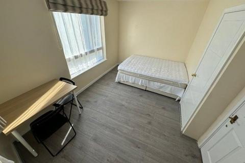 1 bedroom in a house share to rent, Fawood Avenue