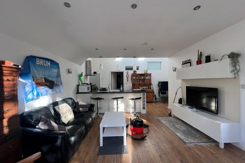 3 bedroom apartment to rent, 26 Sommerville Road, Bristol BS7