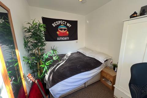 3 bedroom apartment to rent, 26 Sommerville Road, Bristol BS7