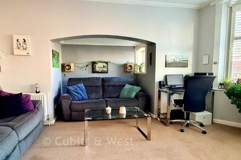 1 bedroom ground floor flat for sale, Red Cottage, Redhill RH1