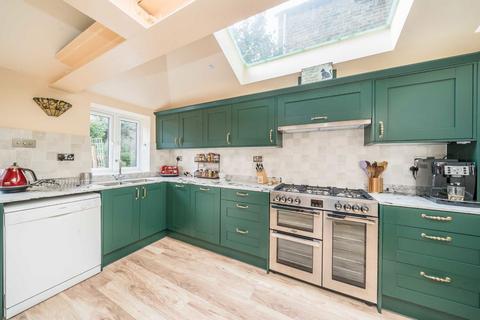 4 bedroom terraced house for sale, Romberg Road, London SW17