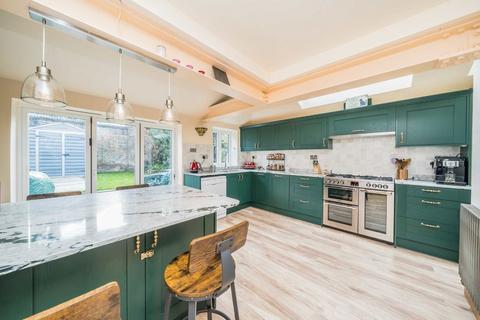 4 bedroom terraced house for sale, Romberg Road, London SW17
