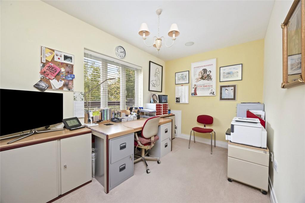 Bedroom / Study
