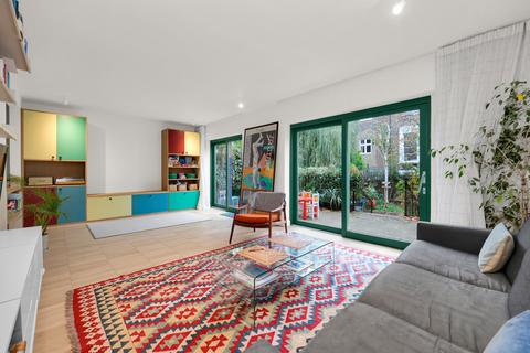 4 bedroom mews to rent, Murray Mews, Camden, London