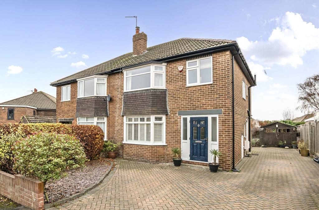 Moseley Wood Way, Cookridge, Leeds... 3 bed semi-detached house for ...