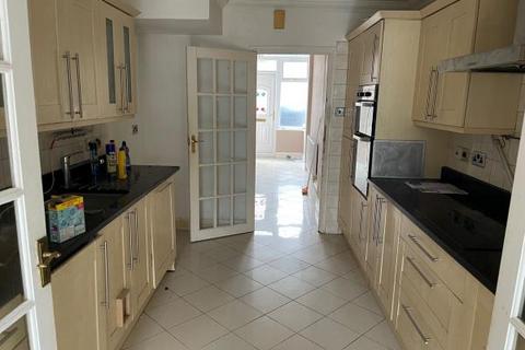 undefined, EALING W5