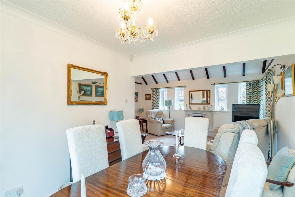Lounge/Dining Room