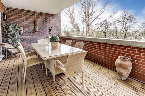 3 bedroom apartment to rent, BEAUMONT CLOSE, HAMPSTEAD GARDEN SUBURB, N2