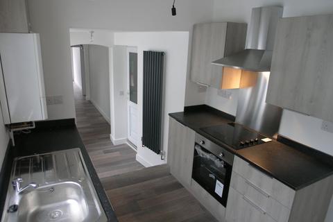 3 bedroom terraced house to rent, Victoria Road, Brierley Hill DY5