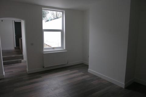 3 bedroom terraced house to rent, Victoria Road, Brierley Hill DY5