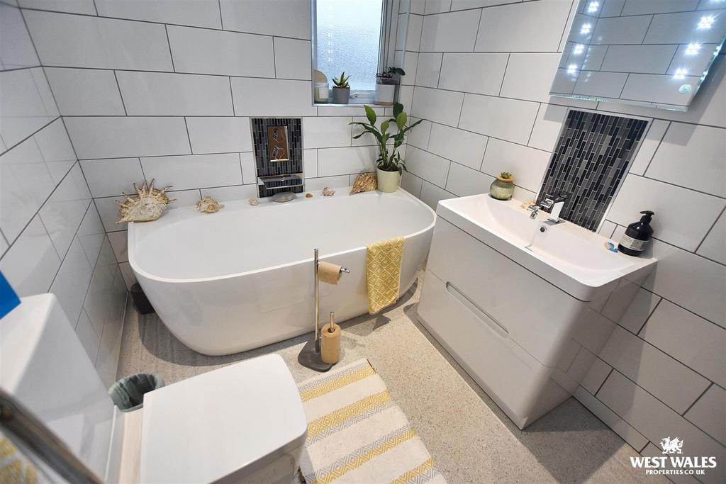 10 - 2025-11-10 T125657.967.jpg