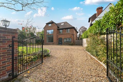 Elmstead Road, West Byfleet, KT14