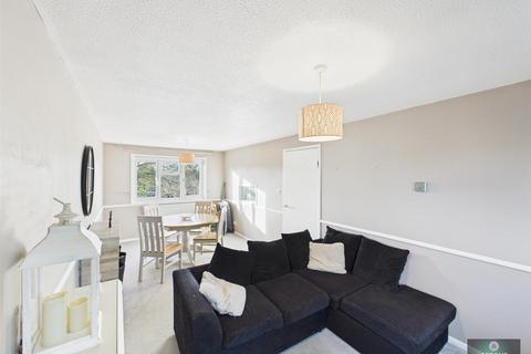 2 bedroom flat for sale, Byrd Road, Crawley RH11