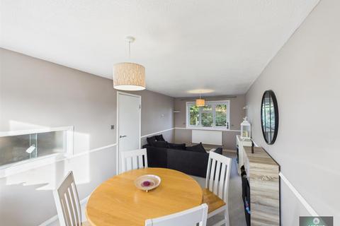 2 bedroom flat for sale, Byrd Road, Crawley RH11