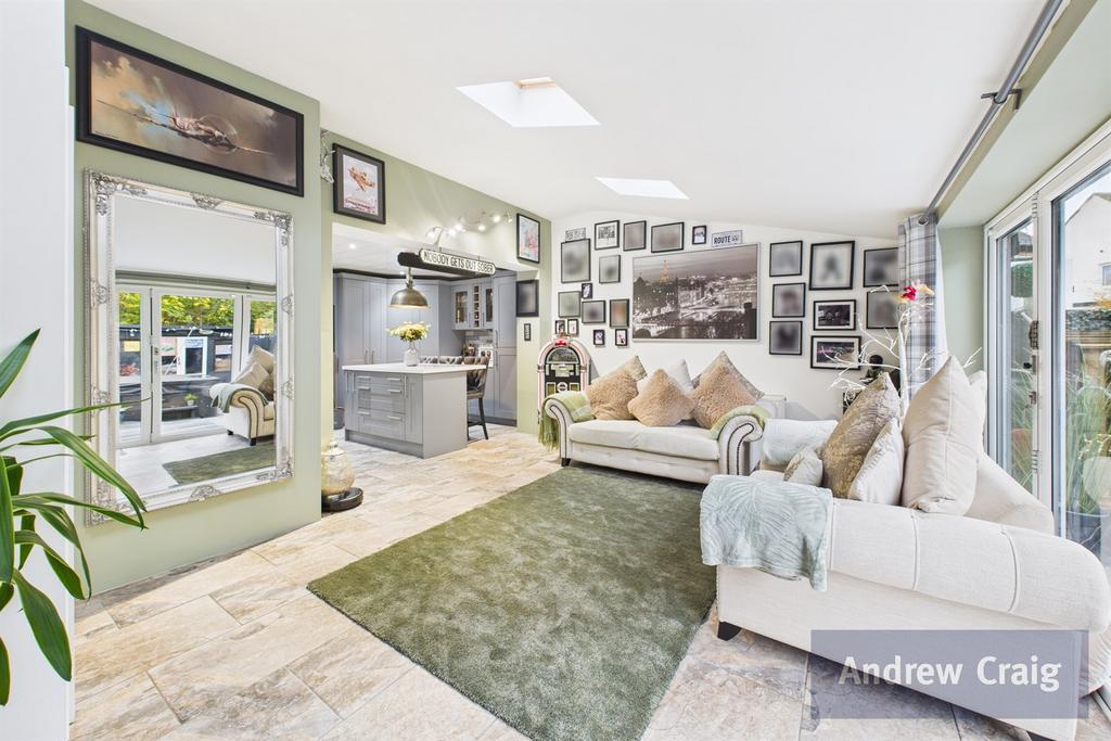 Kitchen/Living Area