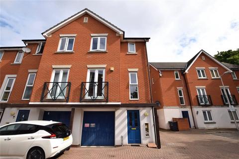 3 bedroom end of terrace house to rent, Norwich Crescent, Chadwell Heath, Romford, RM6