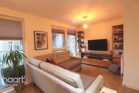 1 bedroom apartment for sale, Chamberlain Court Ironworks Way, London