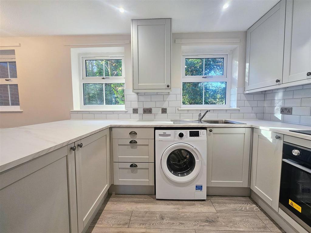 Meadow Brook Close 4
