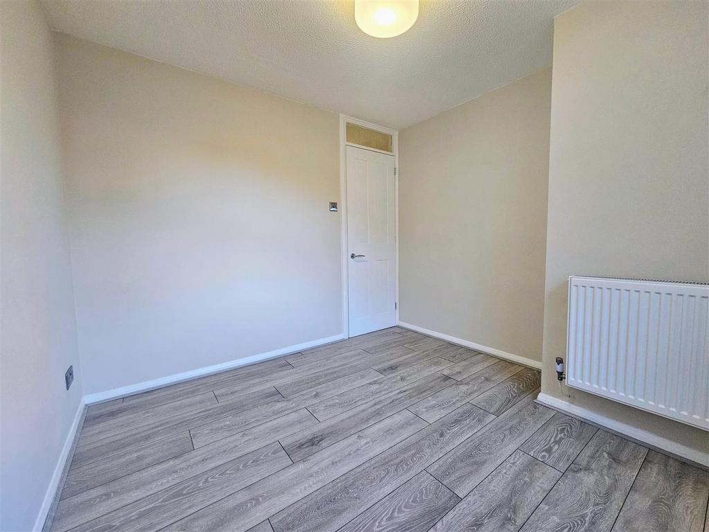 Meadow Brook Close 8