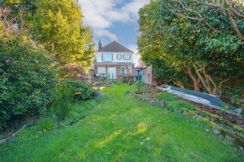 3 bedroom detached house for sale, SHOLING! LARGE REAR GARDEN! NO FORWARD CHAIN! HUGE POTENTIAL!