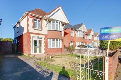 3 bedroom detached house for sale, SHOLING! LARGE REAR GARDEN! NO FORWARD CHAIN! HUGE POTENTIAL!