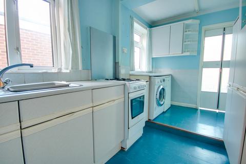 3 bedroom detached house for sale, SHOLING! LARGE REAR GARDEN! NO FORWARD CHAIN! HUGE POTENTIAL!