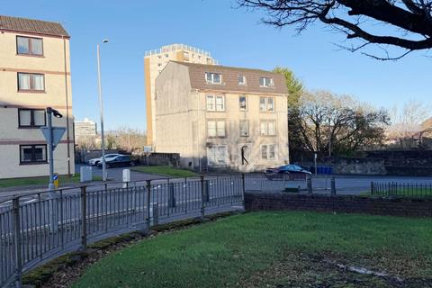 Sir Michael Place (GFF), Greenock PA15