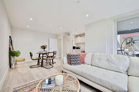 1 bedroom flat for sale, Montmorency Gardens, London N11
