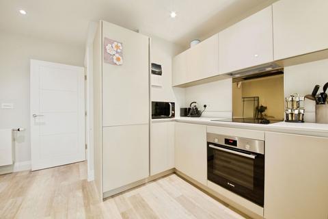 1 bedroom flat for sale, Montmorency Gardens, London N11