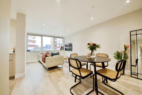 1 bedroom flat for sale, Montmorency Gardens, London N11
